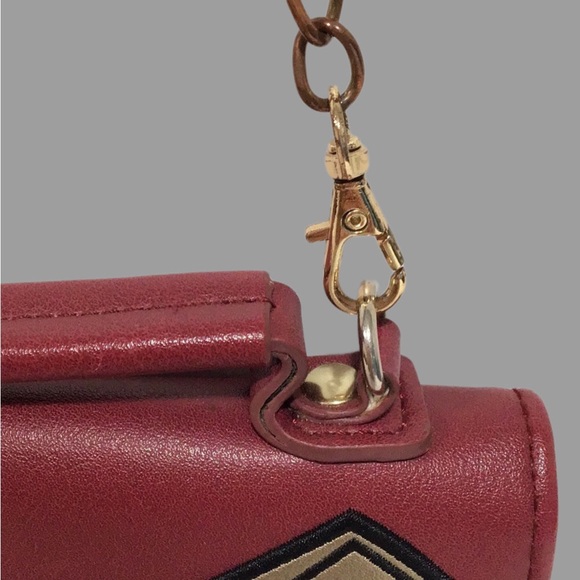 DC Comics Wonder Woman Crossbody/Handbag, Bonded Leather, Maroon & Gold - Picture 7 of 11